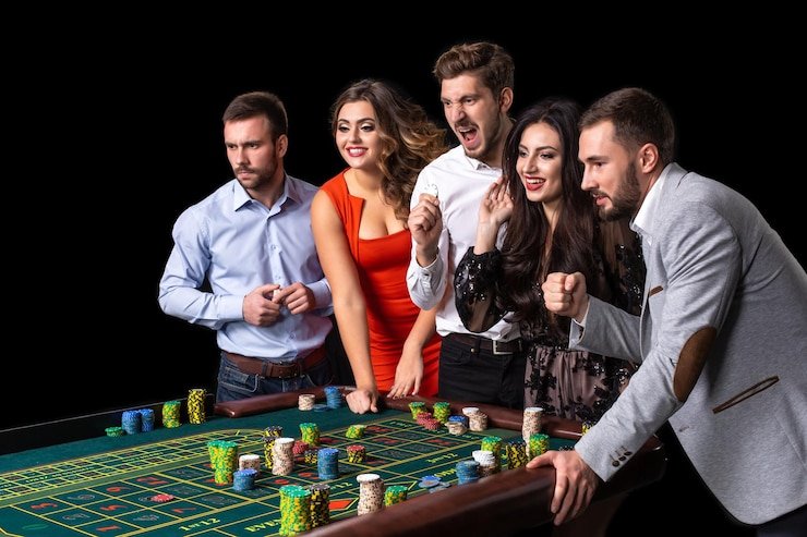 Roulette live dengan roda berputar dan kamera HD